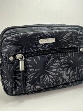 Baggallini Time Zone RFID Crossbody, bag in Onyx Floral